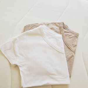 Aerie Bundle Classic White and Tan V-Neck Tees Like NEW XS